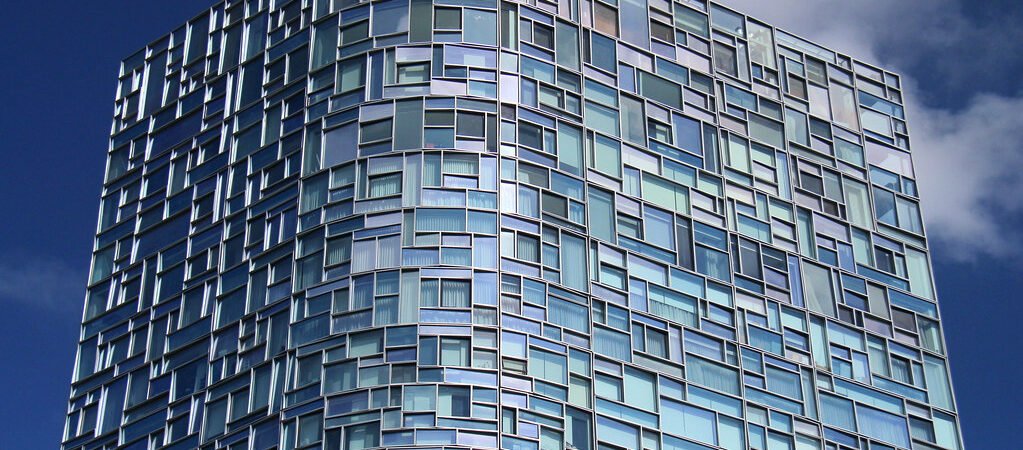 Vidro na Arquitetura Moderna: Tendências Que Estão Definindo 2026
